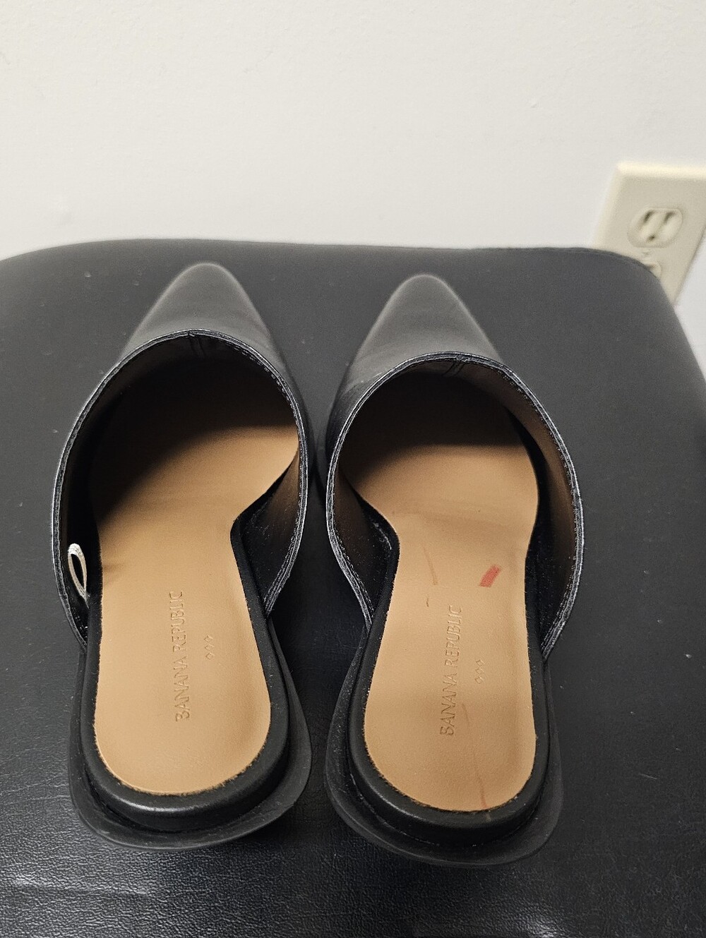 New Banana Republic Classic Black Leather Mule Heel - Women's Slip-On Size 6 - Picture 7 of 10